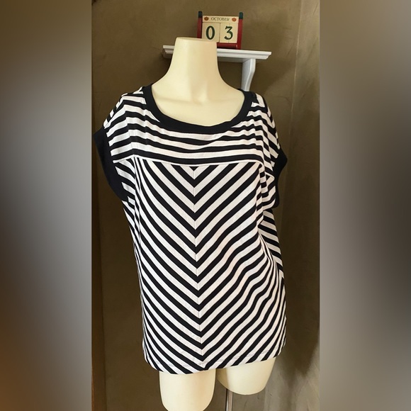 Gap Chevron Striped Sleeveless Sweater Top women’s size M - Picture 4 of 9